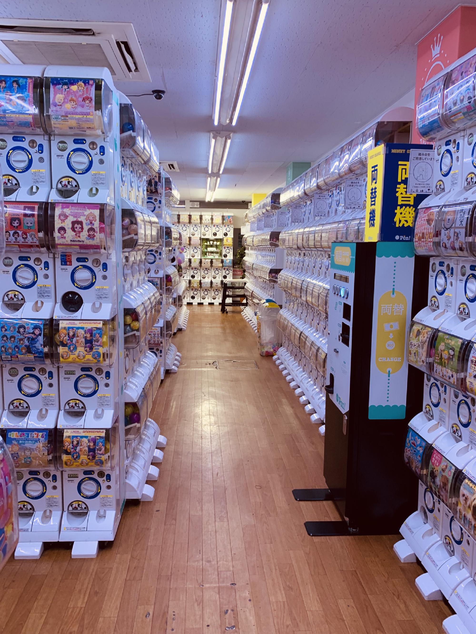 Himeji gacha specialty shop where adults can also enjoy children 