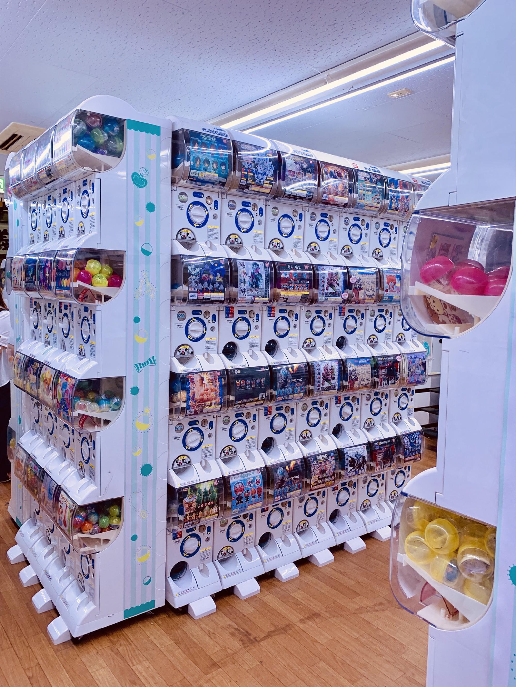 Himeji gacha specialty shop where adults can also enjoy children 